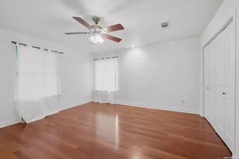 Bedroom - 101 Lynx, Devine, TX 78016 photo 2 of 4
