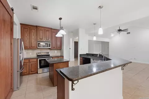 Kitchen - 101 Lynx, Devine, TX 78016 photo 1 of 4