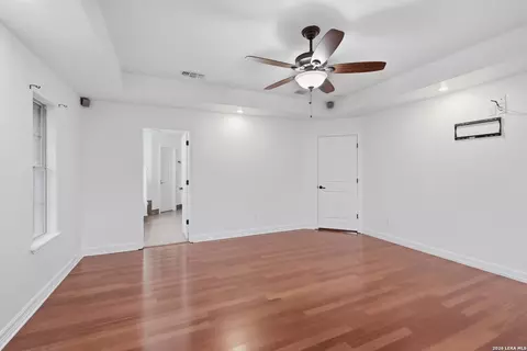Bedroom - 101 Lynx, Devine, TX 78016 photo 4 of 4