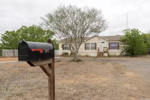 507 Beech, Jourdanton, TX 78026