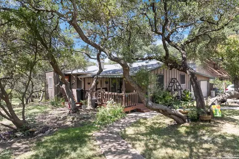 1588 Westview Ct, Canyon Lake, TX 78133