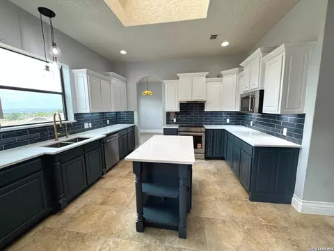 443 Bridlegate Blvd, Bandera, TX 78003