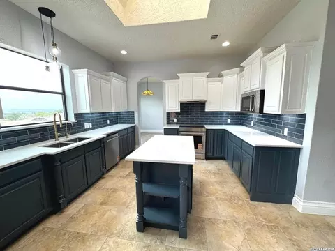 443 Bridlegate Blvd, Bandera, TX 78003