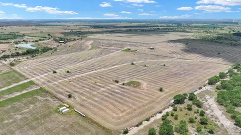259 County Road 135, Floresville, TX 78114