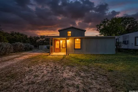 181 N Oak, Camp Wood, TX 78833