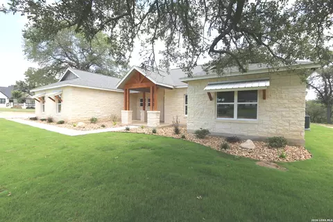 142 Timber Pl, La Vernia, TX 78121