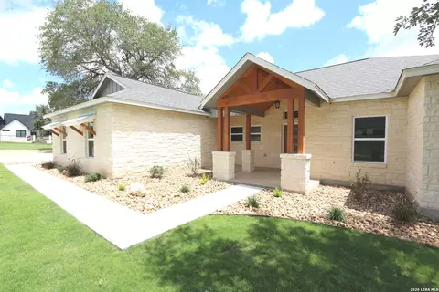 142 Timber Pl, La Vernia, TX 78121