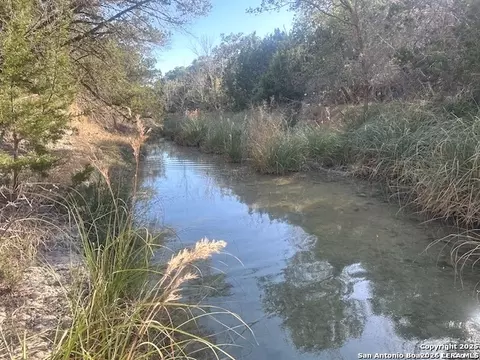 000 E Bear Spgs, Pipe Creek, TX 78063