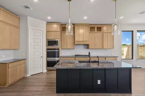 Kitchen - 516 Paramus Park, Cibolo, TX 78108 photo 3 of 7