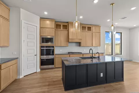 Kitchen - 516 Paramus Park, Cibolo, TX 78108 photo 2 of 7