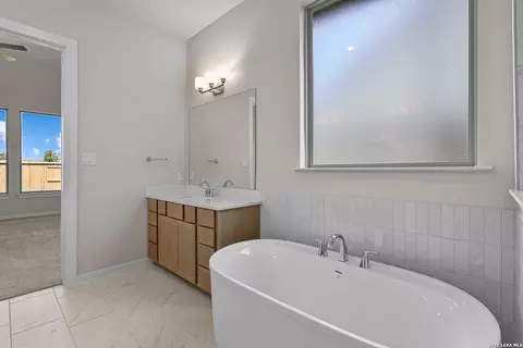 Bath - 516 Paramus Park, Cibolo, TX 78108 photo 4 of 7