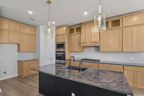 Kitchen - 516 Paramus Park, Cibolo, TX 78108 photo 4 of 7