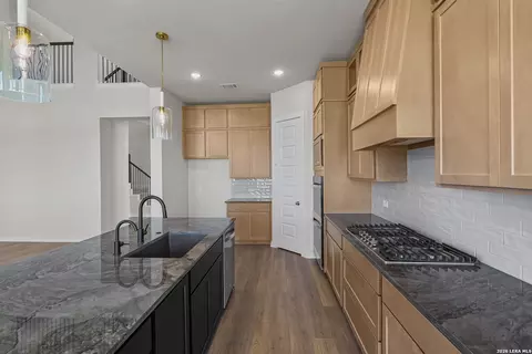 Kitchen - 516 Paramus Park, Cibolo, TX 78108 photo 5 of 7