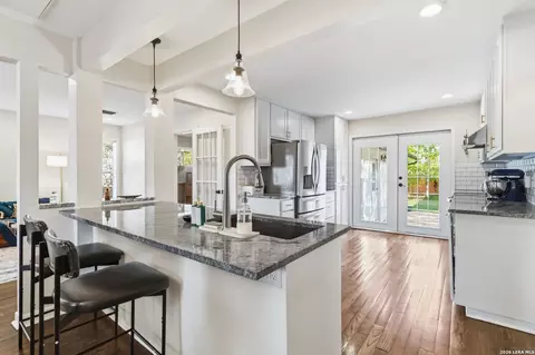 124 Bryn Mawr, San Antonio, TX 78209