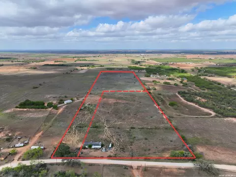 2612 County Road 232, Floresville, TX 78114