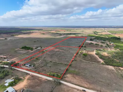 2612 County Road 232, Floresville, TX 78114