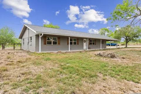 748 Fm 2102, Kenedy, TX 78119