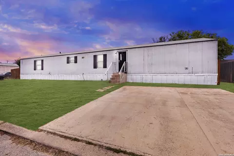 5014 Donner Lk, San Antonio, TX 78223