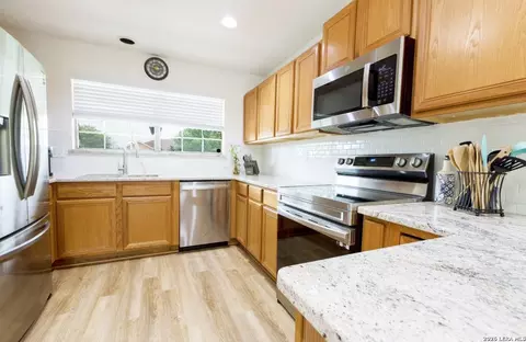 324 Bunker Hl, Pleasanton, TX 78064