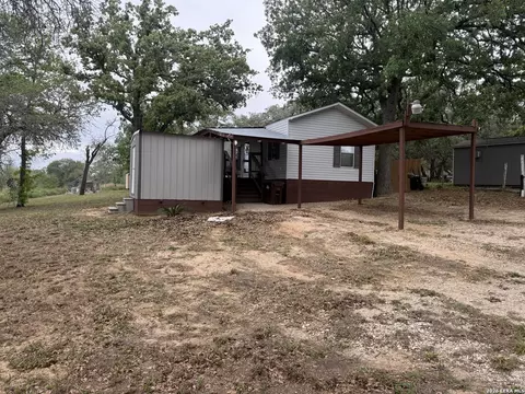 240 Creekside, Floresville, TX 78114