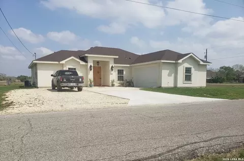 453 Fairway Cir, Brackettville, TX 78832