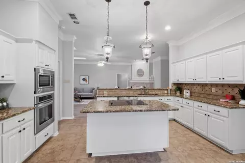 6 Ancient Bnd, San Antonio, TX 78248