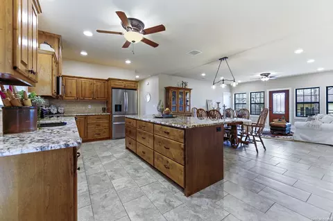 203 Unit B Champions Blvd, La Vernia, TX 78121