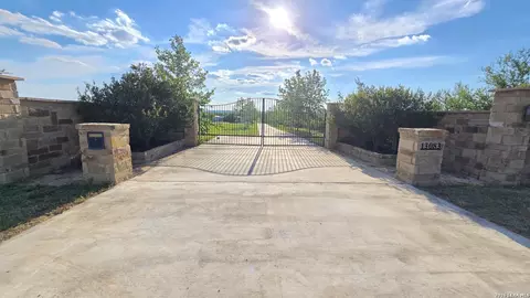 13083 Fm 2779, Moore, TX 78057