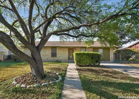 2203 Colony Dr, Hondo, TX 78861