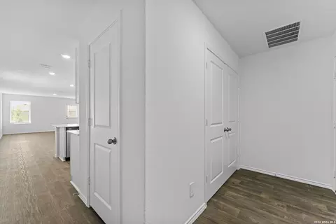 Entry Way - 15427 Mint Patch Mdw, Von Ormy, TX 78073 photo 1 of 3