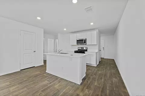 Kitchen - 15427 Mint Patch Mdw, Von Ormy, TX 78073 photo 2 of 2