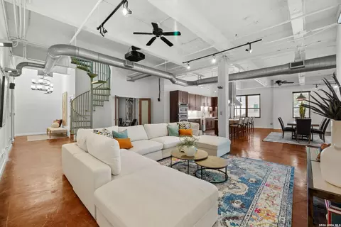 1339 S Flores St #202, San Antonio, TX 78204