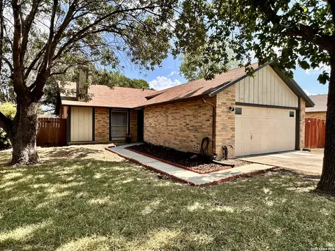 5742 Larkdale Dr, San Antonio, TX 78233