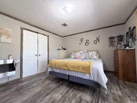 152 County Road 2667, Devine, TX 78016 photo 32
