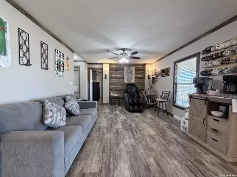 152 County Road 2667, Devine, TX 78016 photo 25