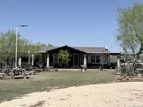 152 County Road 2667, Devine, TX 78016