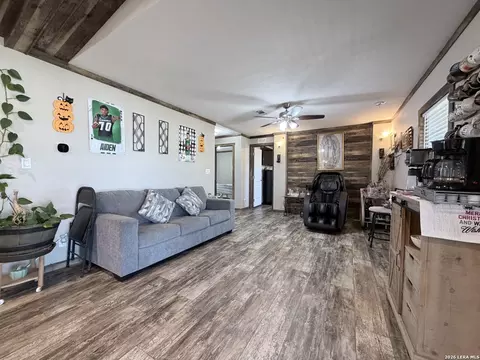 152 County Road 2667, Devine, TX 78016 photo 29