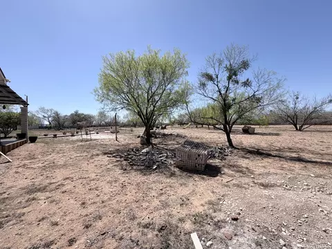 152 County Road 2667, Devine, TX 78016 photo 45