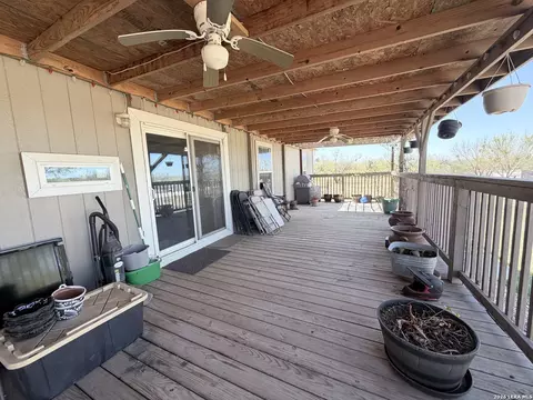 152 County Road 2667, Devine, TX 78016 photo 18