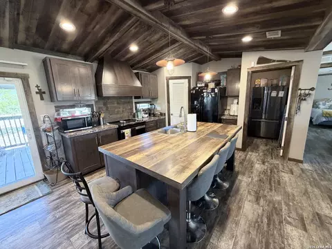 152 County Road 2667, Devine, TX 78016 photo 27