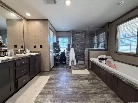 152 County Road 2667, Devine, TX 78016 photo 33