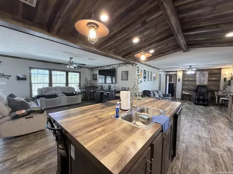 152 County Road 2667, Devine, TX 78016 photo 28