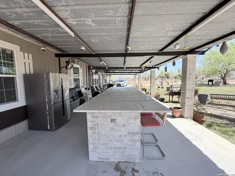 152 County Road 2667, Devine, TX 78016 photo 15