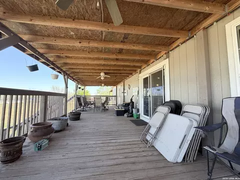 152 County Road 2667, Devine, TX 78016 photo 17