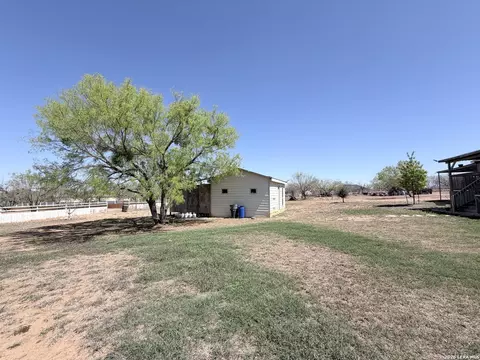 152 County Road 2667, Devine, TX 78016 photo 47