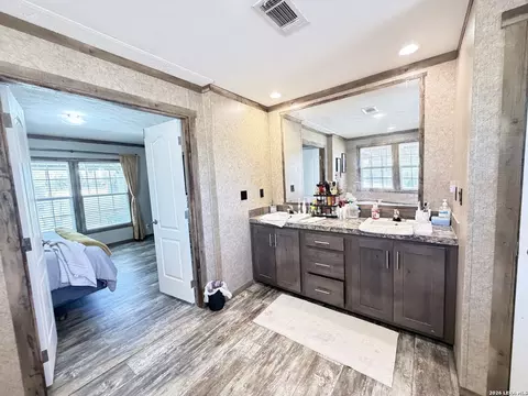 152 County Road 2667, Devine, TX 78016 photo 36