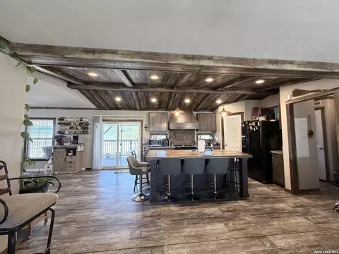 152 County Road 2667, Devine, TX 78016 photo 24