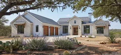 208 Interlaken St, Fredericksburg, TX 78624