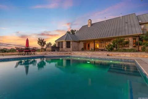 647 Funf Kinder Rd, Fredericksburg, TX 78624