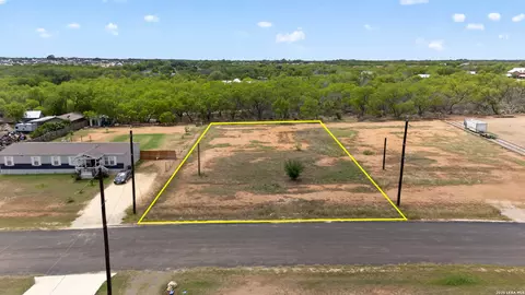 16131 Vaquero Dr, Atascosa, TX 78002